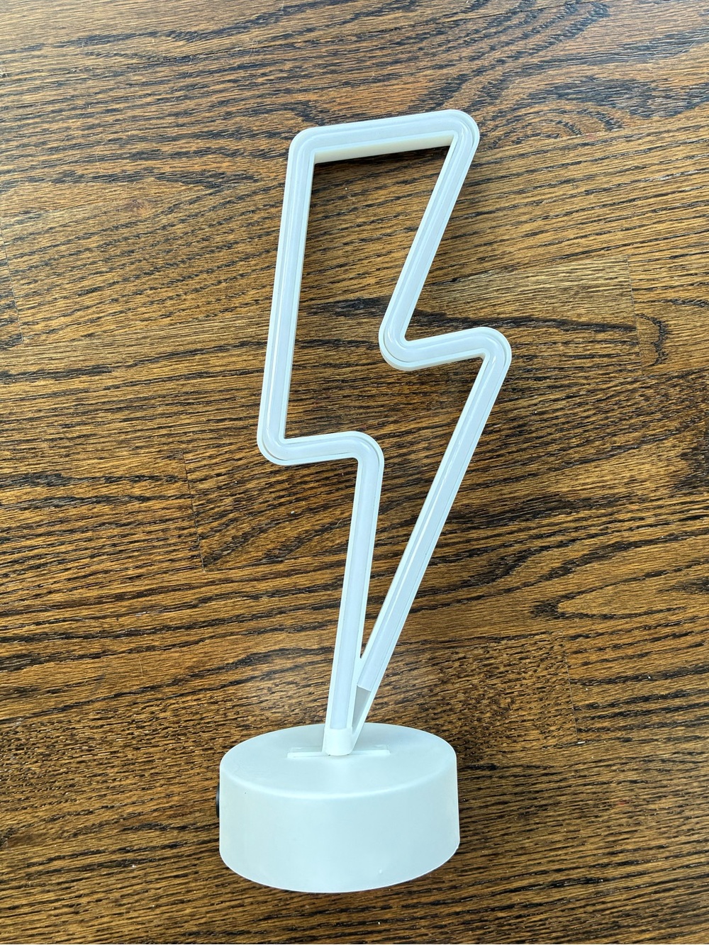 Lightening bolt lamp